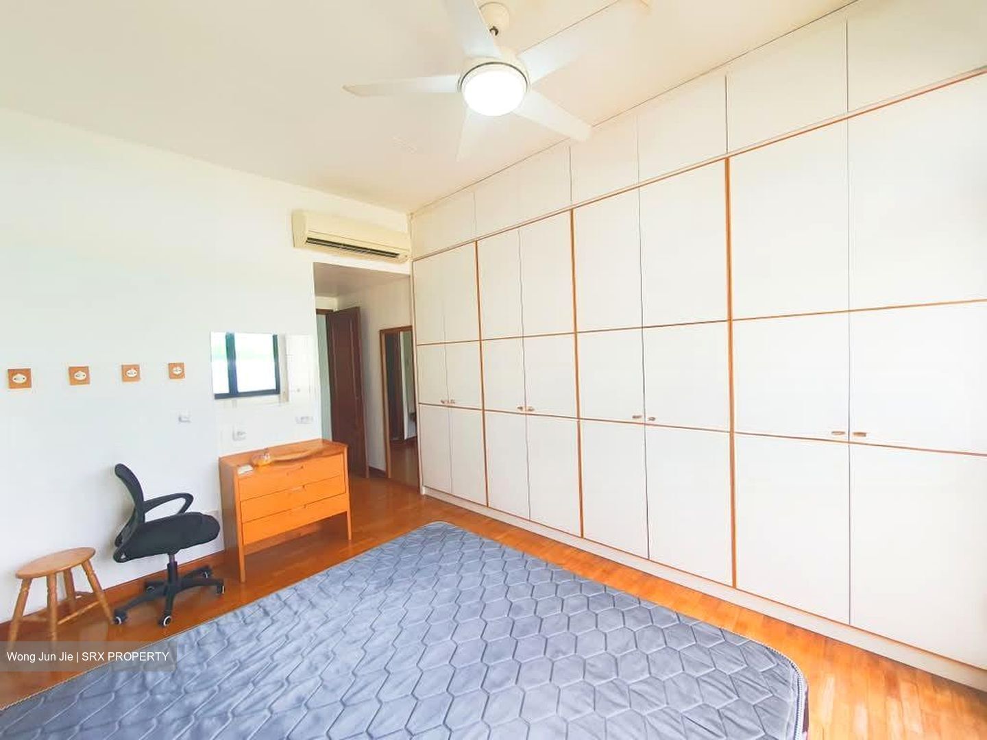 Seletaris (D27), Condominium #580591881